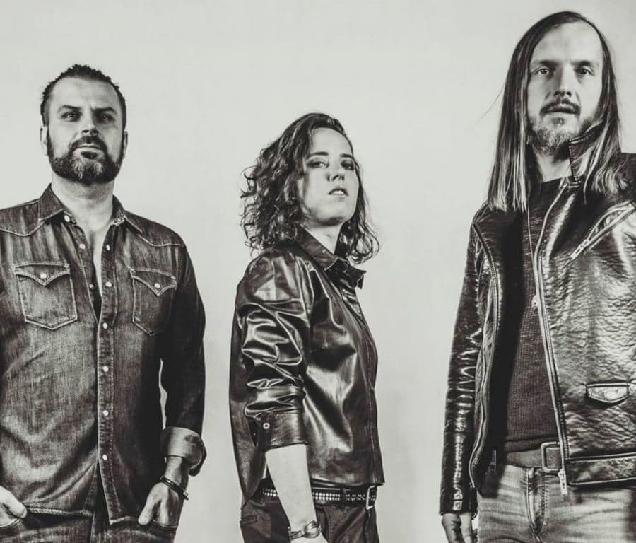 SiS prezentuje singel "Let Me"