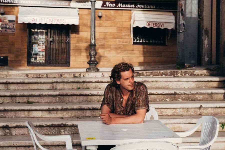 Warhaus otworzył drzwi