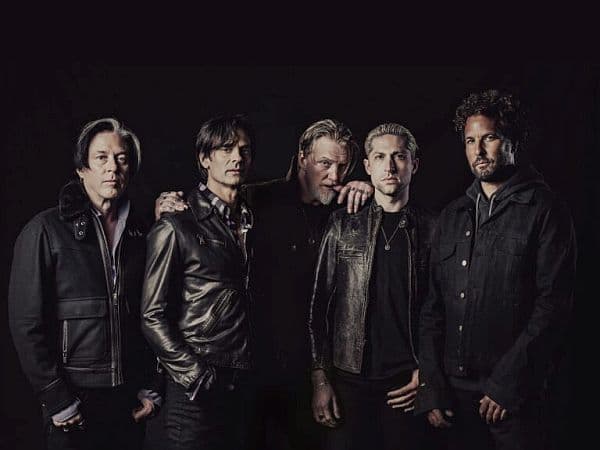 Queens Of the Stone Age zaprasza do paryskich katakumb